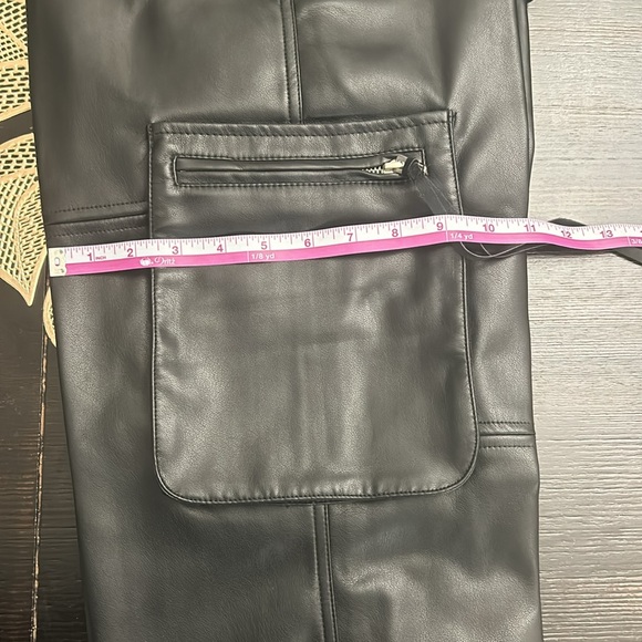 BLANKNYC] Womens Baxter Vegan Leather Cargo Pant Size 26 - Picture 4 of 7
